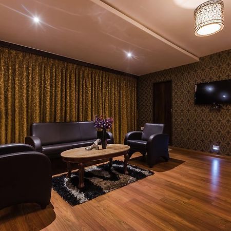 Hotel Peace Park Panvel Exterior photo