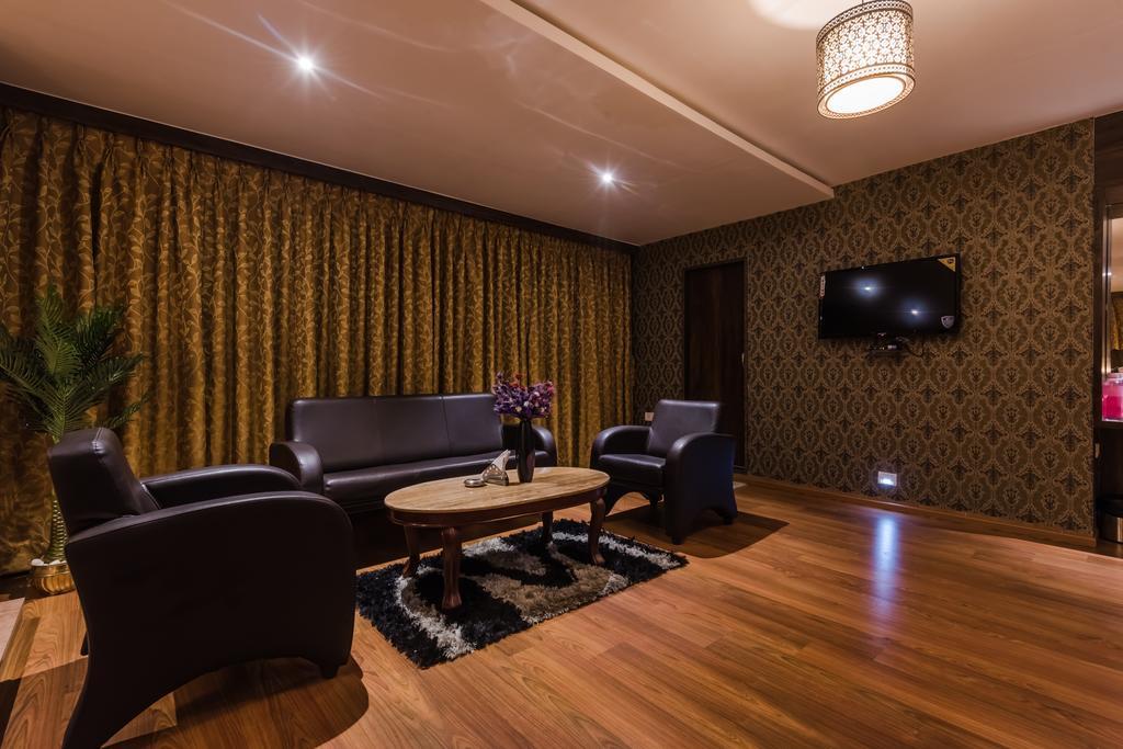 Hotel Peace Park Panvel Exterior photo